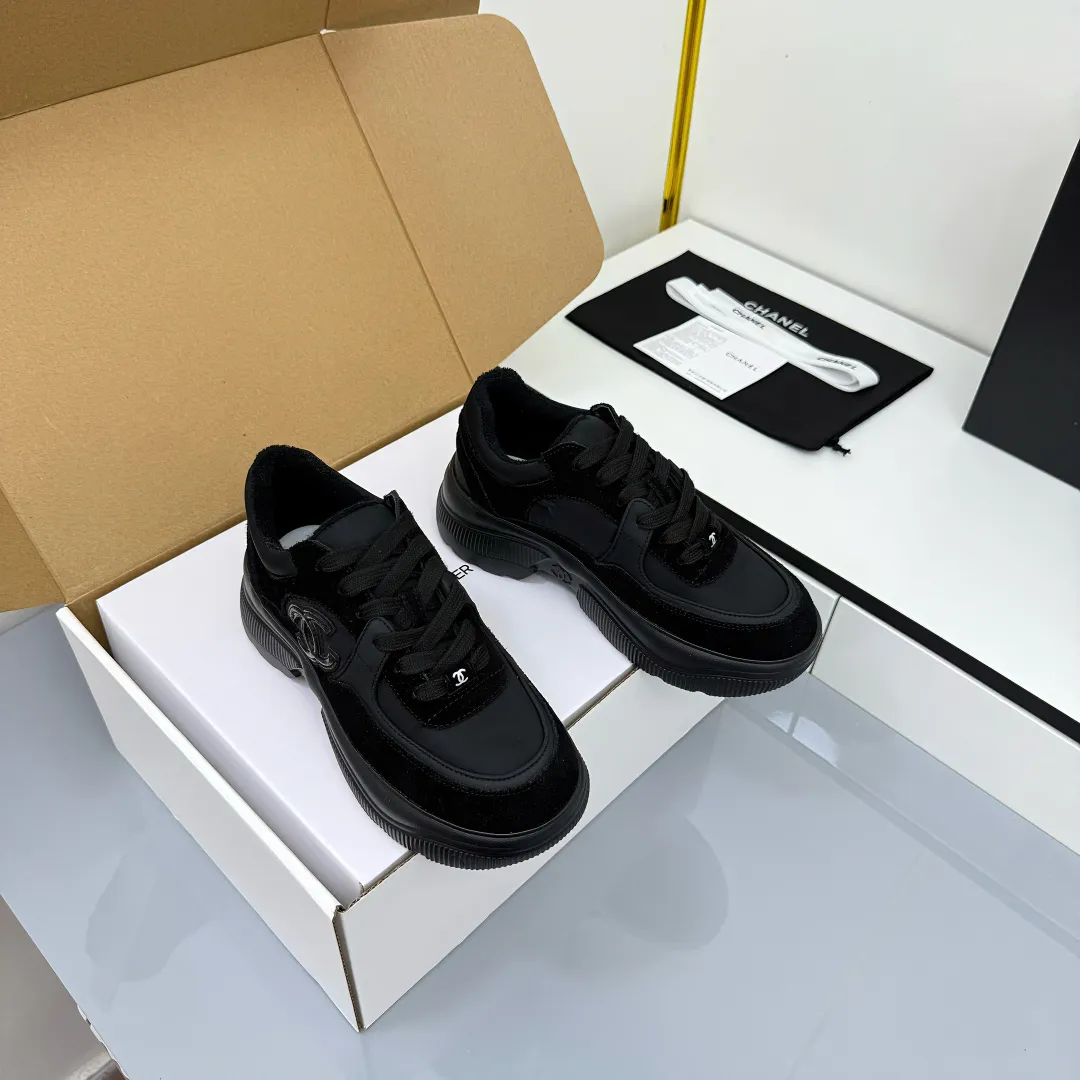 👟👟Ex-factory price 620👟👟 Chanel bread shoes ~ original calfskin panda shoes Chanel 25C latest hot style panda black and white sports shoes casual sneakers Xiaoxiang hot item classic black and white panda color coco girls must pay Fabric: original custom mixed sheepskin lining: original imported breathable mesh lining outsole: Original molded rubber + TPU combination Size: Women's 35-41